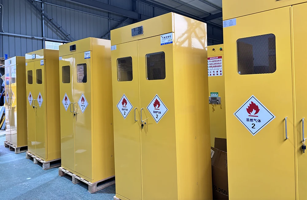 Зашто су хемикалијама потребни професионални сигурносни ормарићи?